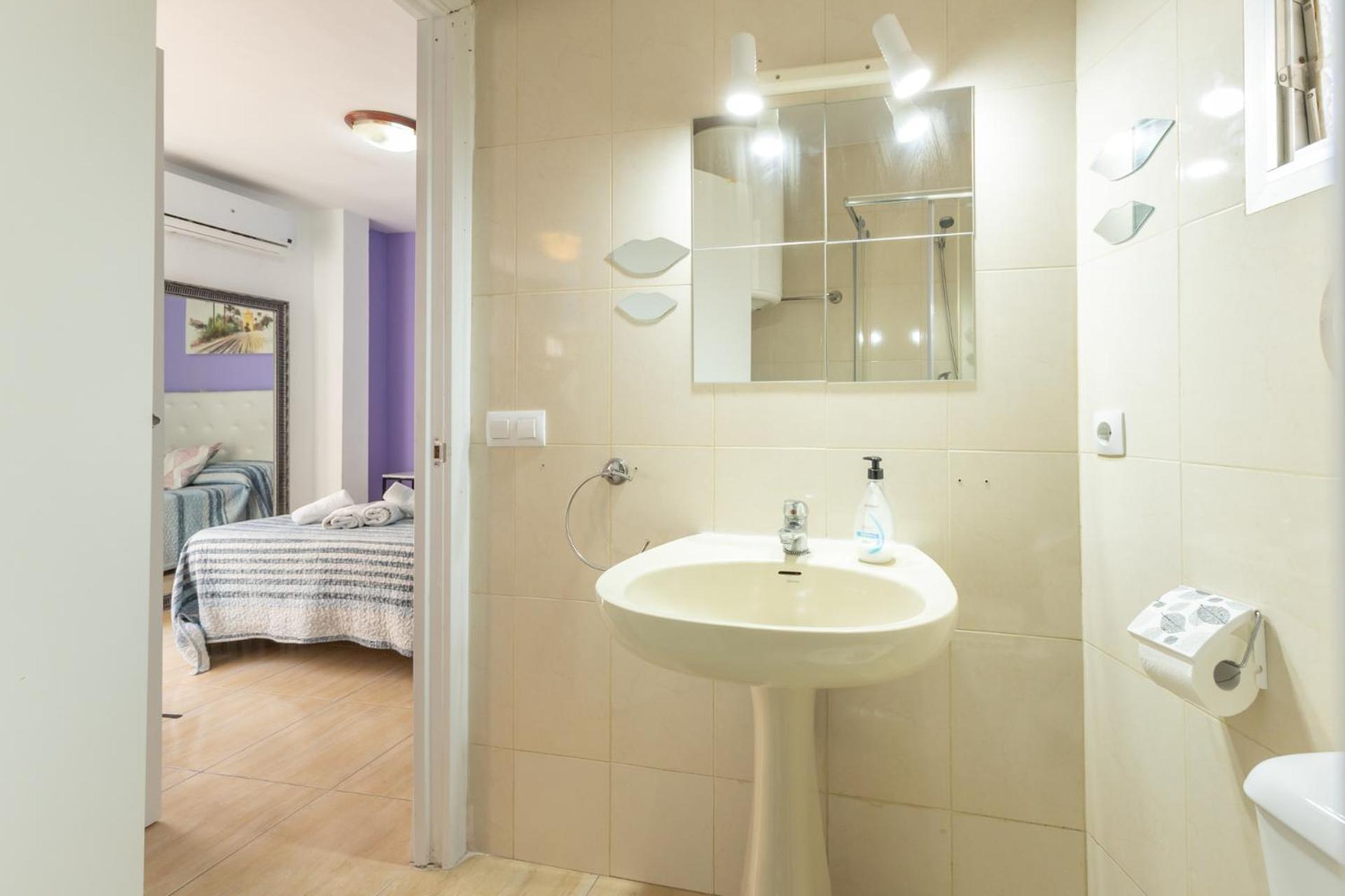 Duque Center Premium Suites, Free Parking Севилья Экстерьер фото